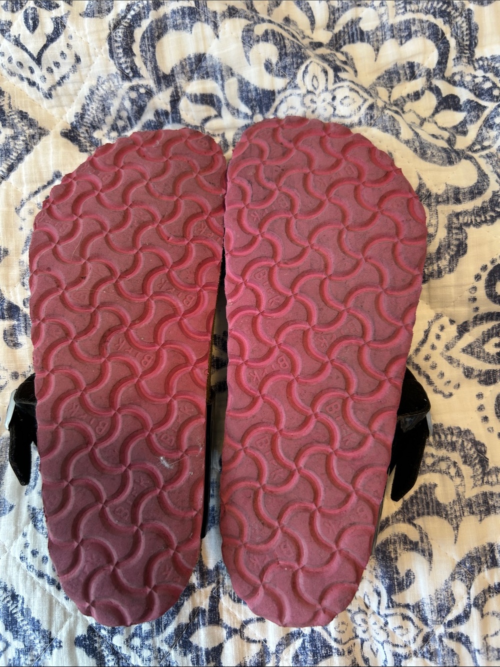 Birkenstock Black Patent Thong Sandals with Pink Dot - Picture 4 of 4